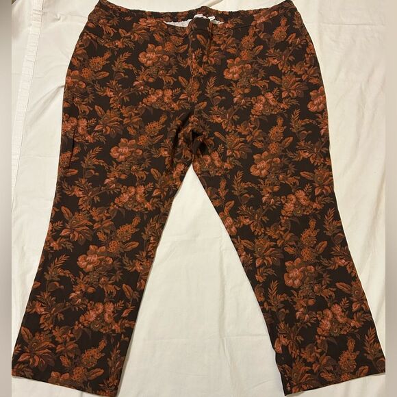 NWOT Isaac Mizrahi Live! Stretch Floral Printed Pants Brown size 30 W petite - Picture 1 of 11